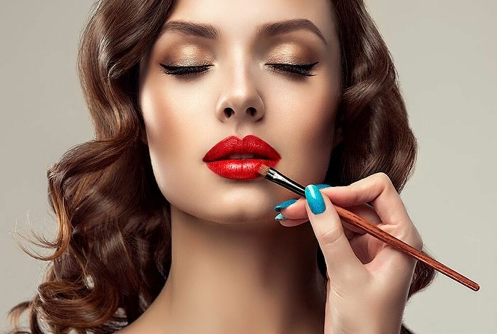 Comment maquiller ses lèvres : ce qu'il faut et la technique pour un résultat parfait