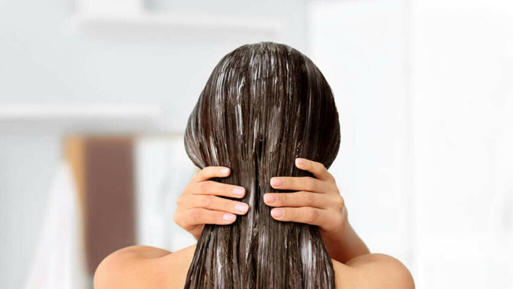Comment choisir le bon shampoing ? Comparé au revitalisant, le shampooing peut attirer moins d’attention. Son but est uniquement de nettoyer.